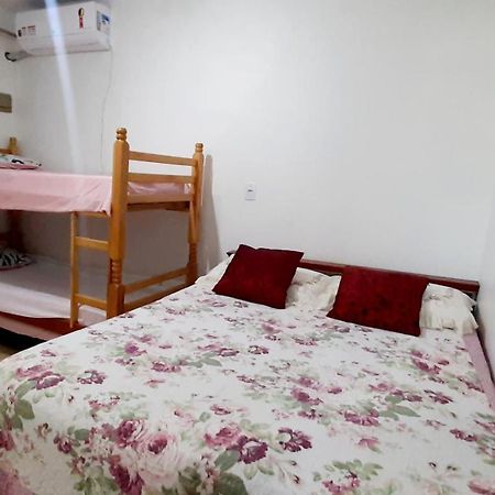 Kitnet S2 Em Torres-Rs - Na Mais Bela Praia Gaucha - Cozinha - Banheiro - Ar Condicionado - Tv Smart 32' - Wi-Fi - Estacionamento - Anfitria Superhost No Bnb Buitenkant foto