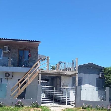 Kitnet S2 Em Torres-Rs - Na Mais Bela Praia Gaucha - Cozinha - Banheiro - Ar Condicionado - Tv Smart 32' - Wi-Fi - Estacionamento - Anfitria Superhost No Bnb Buitenkant foto