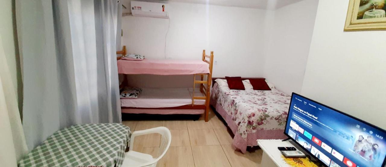 Kitnet S2 Em Torres-Rs - Na Mais Bela Praia Gaucha - Cozinha - Banheiro - Ar Condicionado - Tv Smart 32' - Wi-Fi - Estacionamento - Anfitria Superhost No Bnb Buitenkant foto