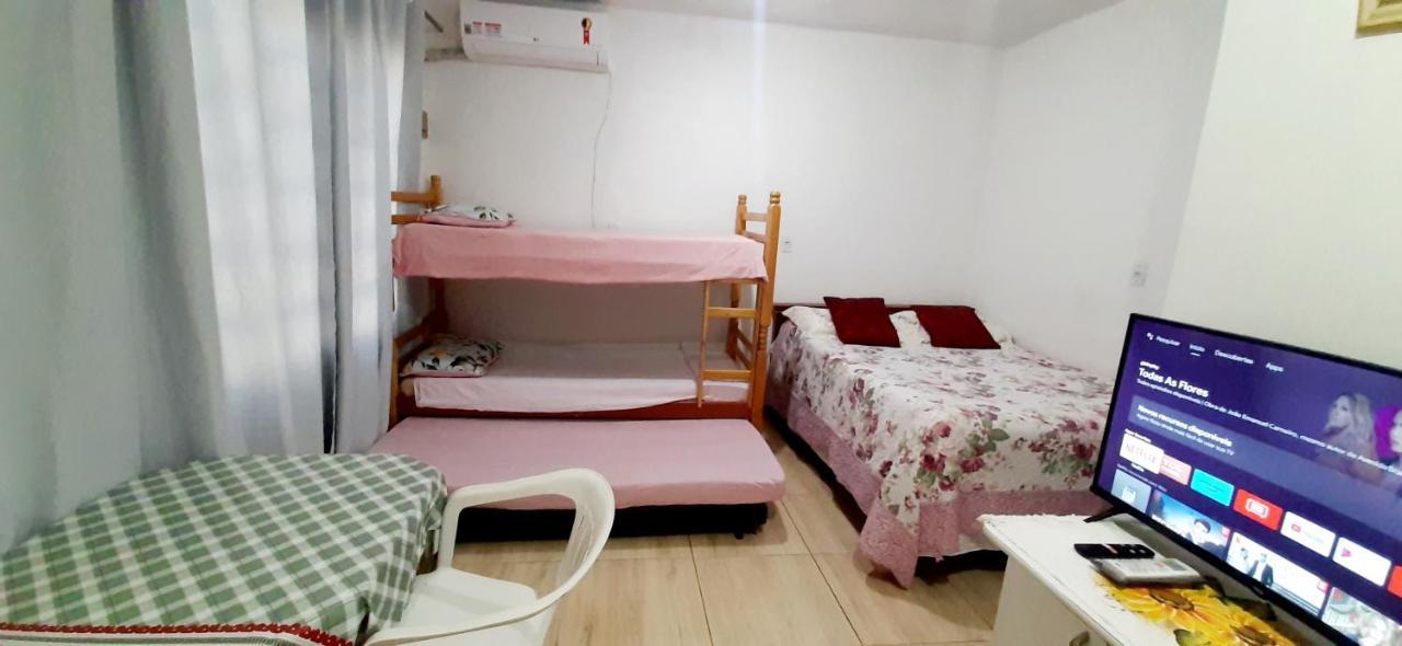 Kitnet S2 Em Torres-Rs - Na Mais Bela Praia Gaucha - Cozinha - Banheiro - Ar Condicionado - Tv Smart 32' - Wi-Fi - Estacionamento - Anfitria Superhost No Bnb Buitenkant foto