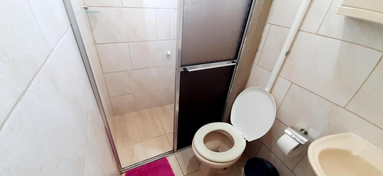 Kitnet S2 Em Torres-Rs - Na Mais Bela Praia Gaucha - Cozinha - Banheiro - Ar Condicionado - Tv Smart 32' - Wi-Fi - Estacionamento - Anfitria Superhost No Bnb Buitenkant foto